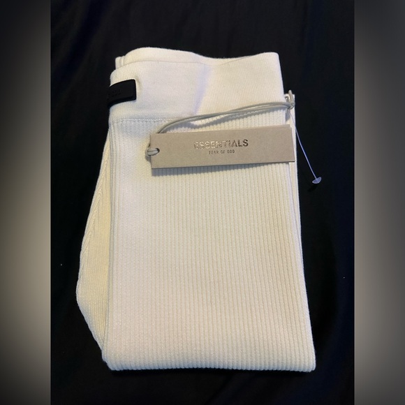 Fear of God Essentials - Picture 2 of 7